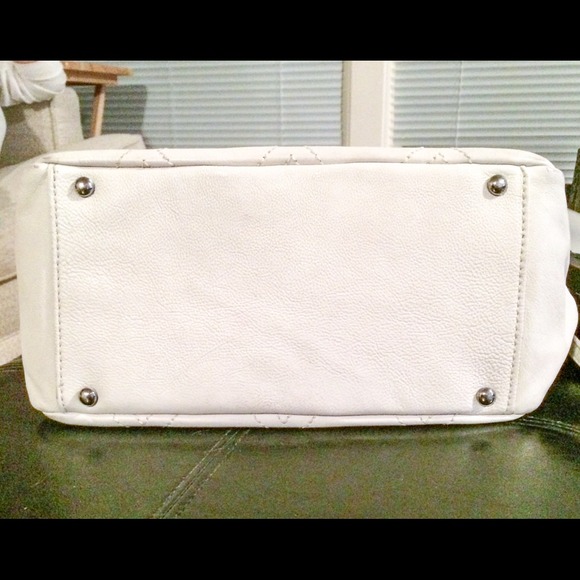 🎉2X HP🎉 Authentic White Chanel bag. ON HOLD - Picture 3 of 4
