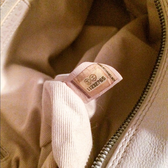 🎉2X HP🎉 Authentic White Chanel bag. ON HOLD - Picture 4 of 4