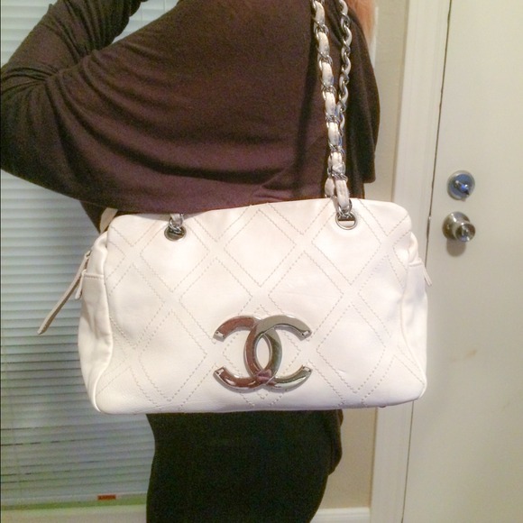 Additional pics of my CHANEL bag., - Picture 2 of 2