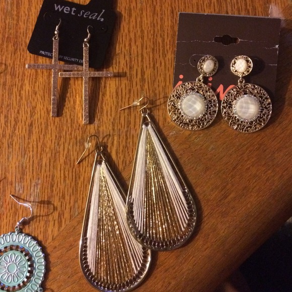 Earring bundle - Picture 2 of 4