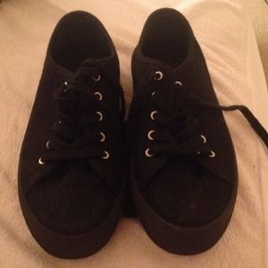 Black SODA Platform sneakers size 7