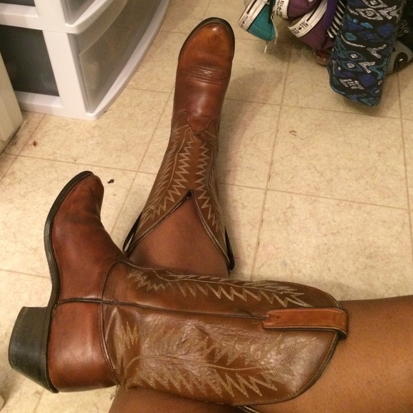COWGIRL BOOTS