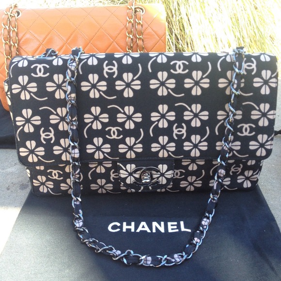 Chanel Shoulder Bag (3 Ways) - Picture 5 of 12