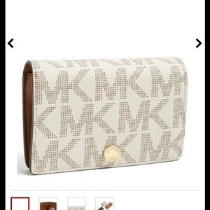 Looking for this wallet or any idea of the name