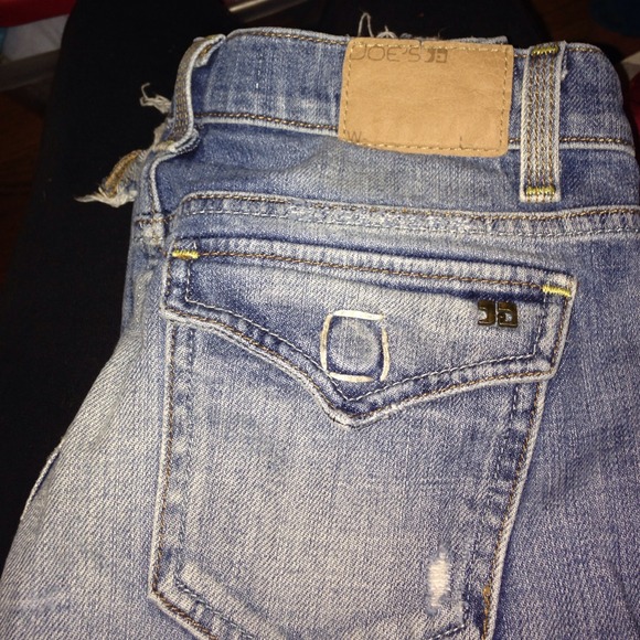 Joe jeans cut ✂️at the knee