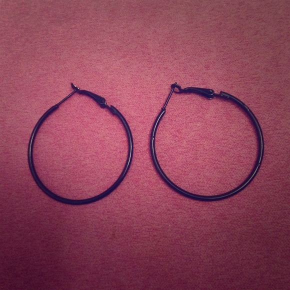Earrings - Picture 1 of 1