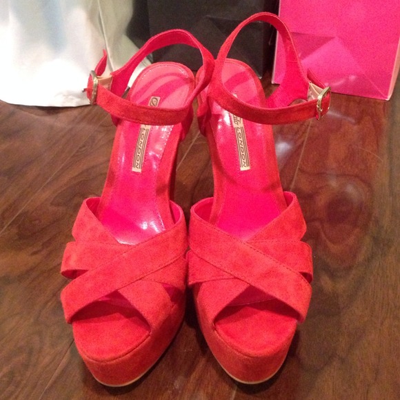 Buffalo London pumps! Orange size 9
