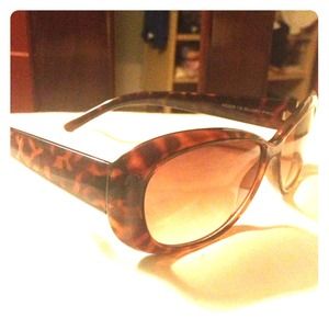 TORTOISE SHELL SUNGLASSES