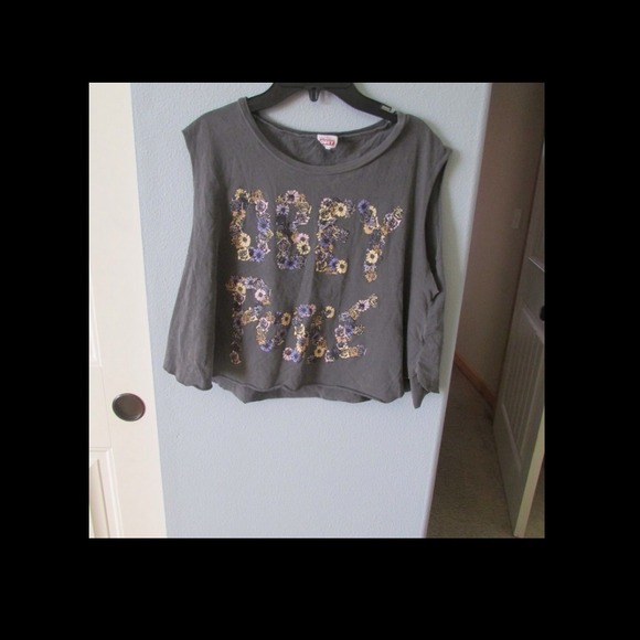 NEW Obey Posse Graphic Daisy Tee - Picture 1 of 3