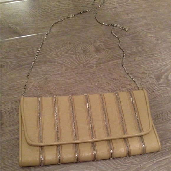 ‼️🎉BEIGE CLUTCH🎉‼️