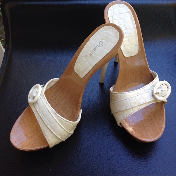 QUPID Shoes - 💚RESERVED💚@necka1118 QUPID
