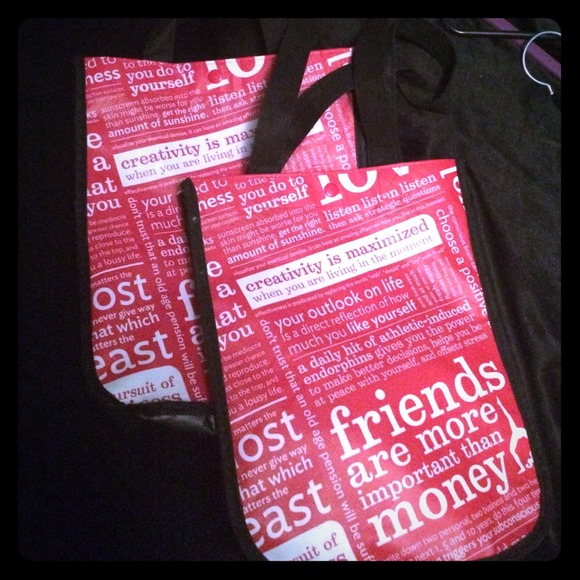 Lulu bags comes with 5