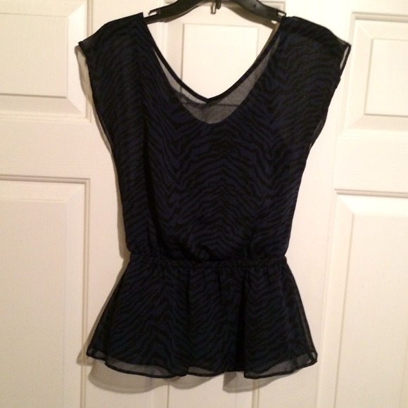 Express zebra print top - Picture 2 of 4