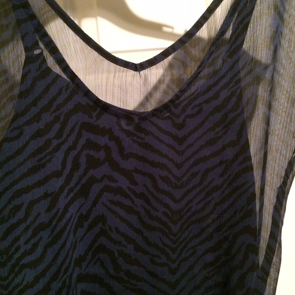 Express zebra print top - Picture 3 of 4