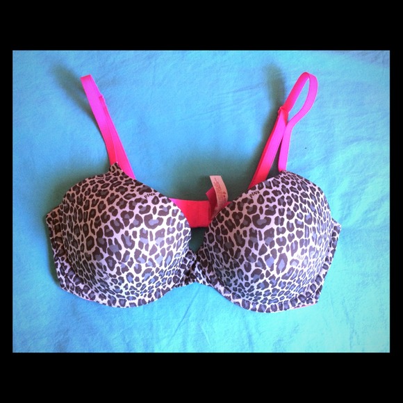 Victorias Secret PINK Wear Everywhere push-up