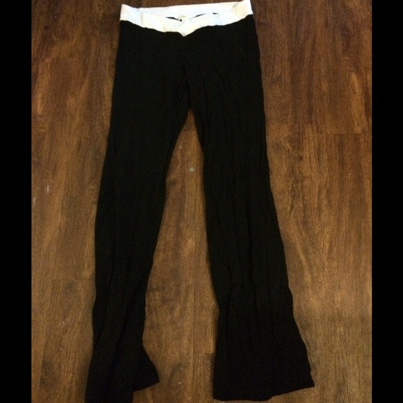 V-shaped yoga pants