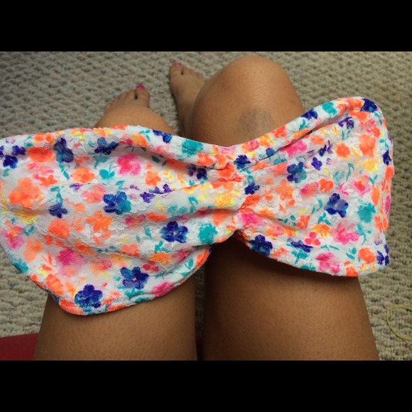 VS Pink floral bandeau