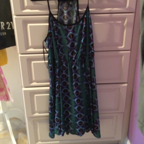 green and black striped dress with triangle print - Picture 1 of 2