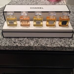 Chanel purfume sampler brand new!