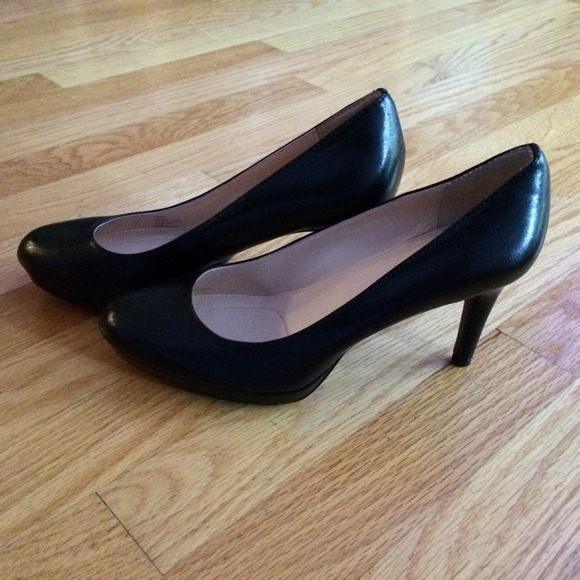 KILLER DEAL! 7.5 Calvin Klein pumps. Never worn!!