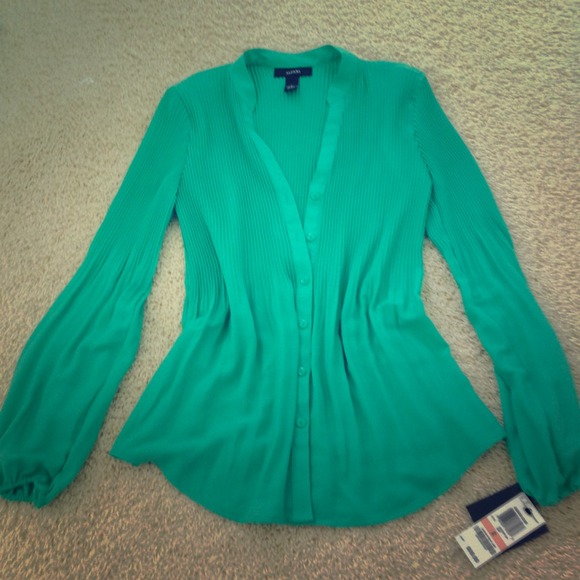 Green long sleeve top