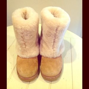 UGG Maylin Sheepskin Boot**Sz 6**MINT CONDITION