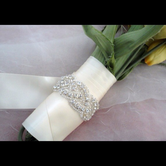 Bridal bouquet wrap