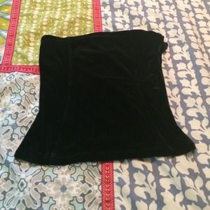 Black velvet strapless top!!