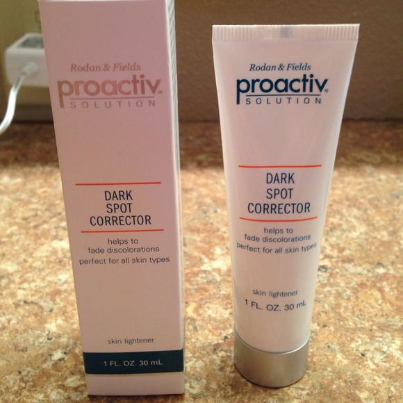 Proactive dark spot corrector Never Opened