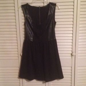 Small bebop dress in black with leather