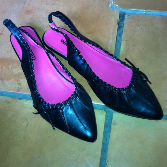 Wanted Shoes - black flats with bows