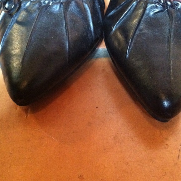 black flats with bows - Picture 2 of 3