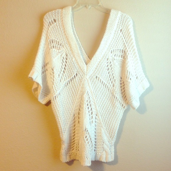 Crochet knitted sweater/cover. White color - Picture 1 of 2