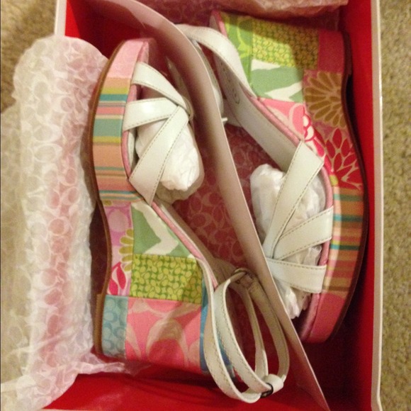 ✨FINAL REDUCTION✨ Authentic COACH wedges😍💗 - Picture 4 of 4