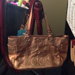 coach bag . Metallic gold