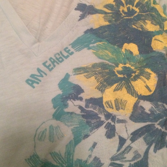 V-neck - Picture 2 of 2