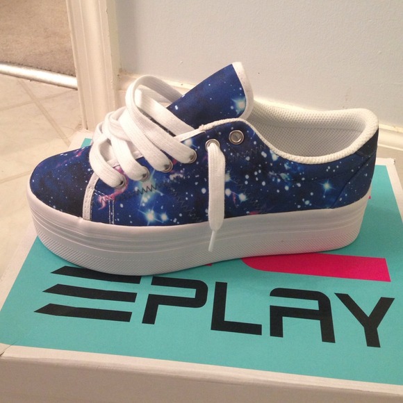 Galaxy printed platform tennis