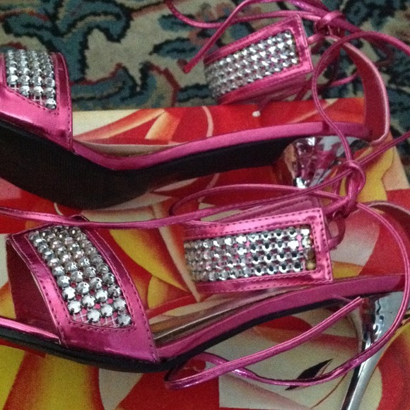 Shoes - Picture 4 of 4