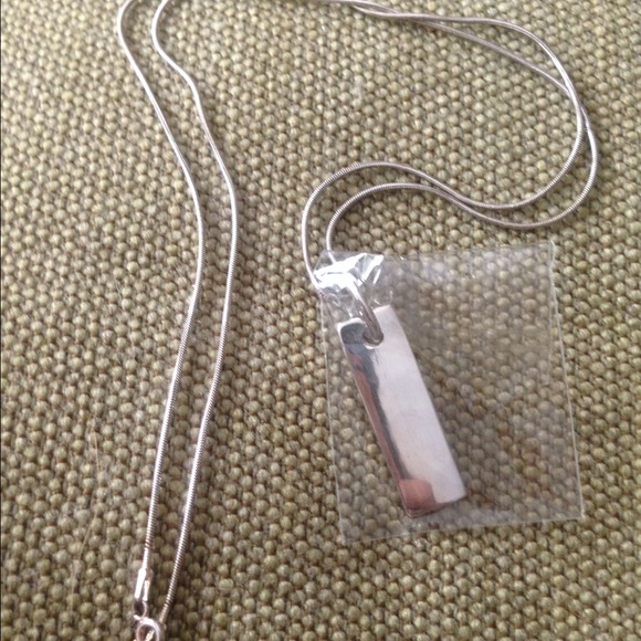 .925 sterling silver charm with 24 in chain💰 - Picture 1 of 1