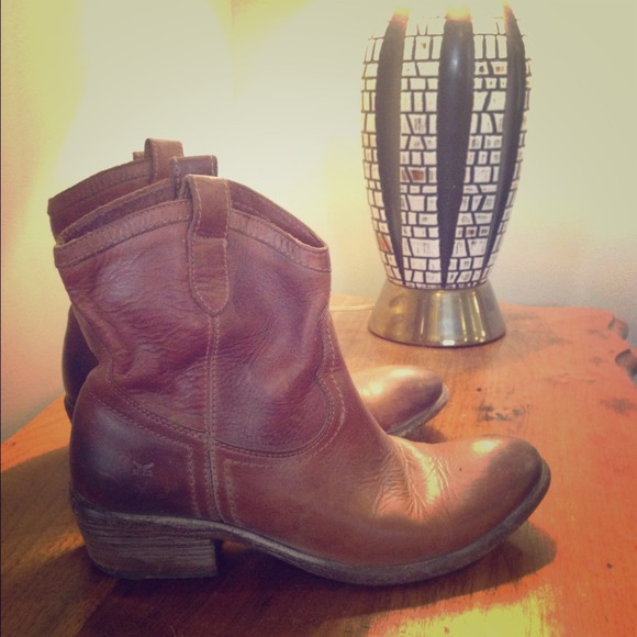 Frye Cowboy-Style Shortie Bootie Boots! Size 8.5