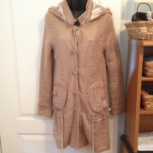 Unique beige crochet hooded sweater.