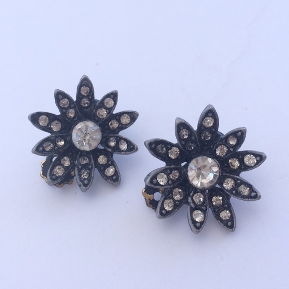 Vintage rhinestone flower clip earrings
