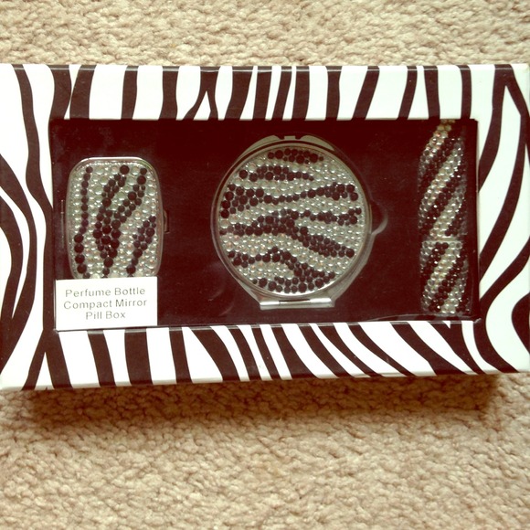 Zebra theme: Perfume Box, Compact Mirror, Pill box - Picture 1 of 3