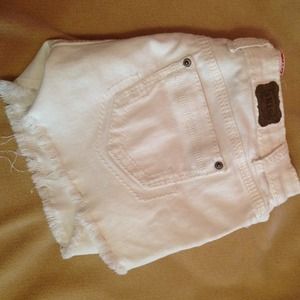 Super cute white jean shorts !!
