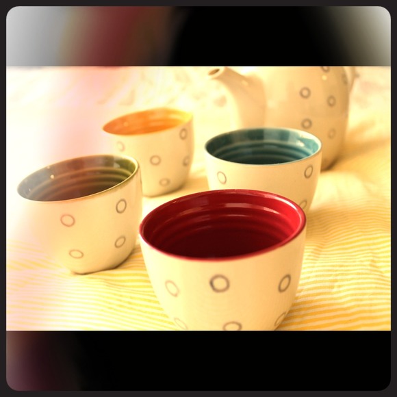 Tea pot and 4 tea cup set - PRICE REDUCED