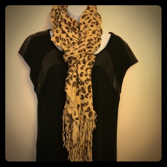 Accessories - Must go!- Cheetah print Scarf