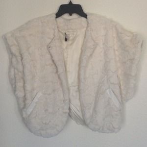 Faux fur vest w/pockets