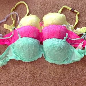 A bundle of 32D Victoria Secret Pink Bras!