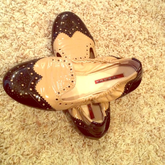 Like New Prada Tan & Black Flats. Size 6.