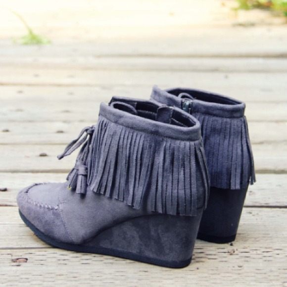 ❗SOLD OUT❗ Fringe Suede Wedge Boot TieUp Bootie - Picture 2 of 4